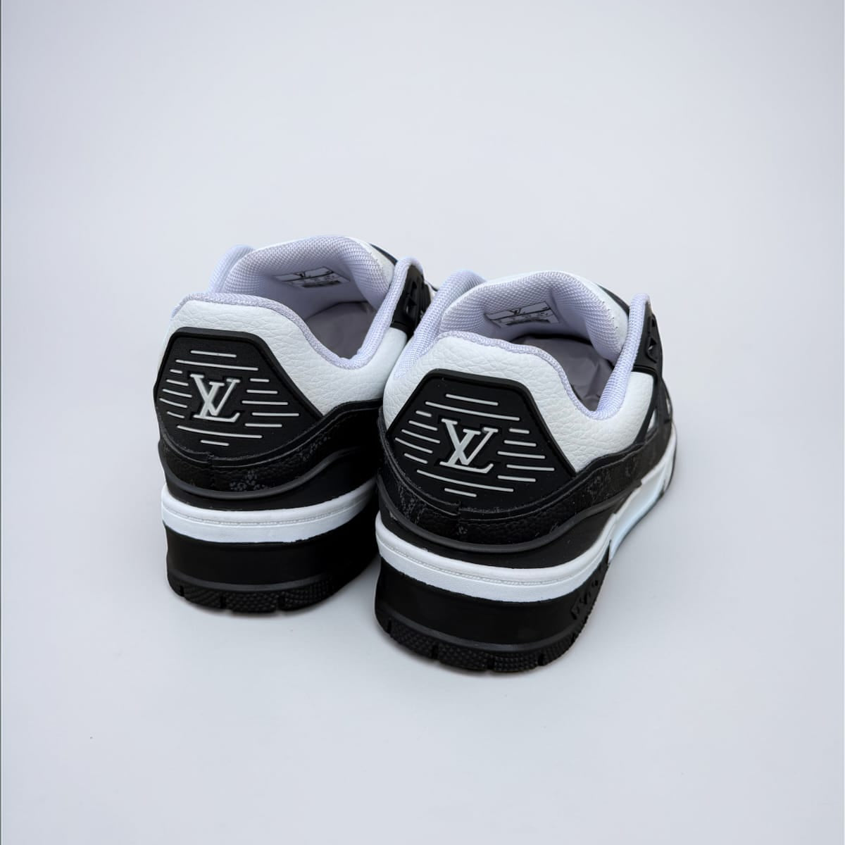 Court Sneaker Black & White